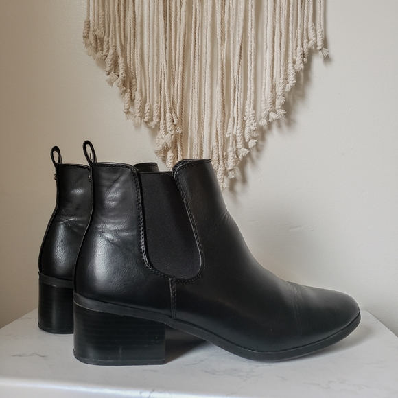 target black chelsea boots